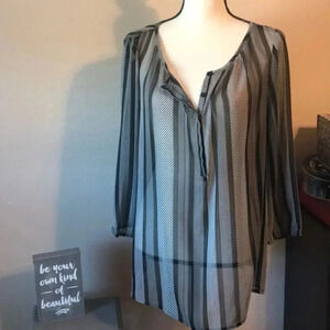 ⭐️Gorgeous Liz Claiborne flowey top⭐️​
